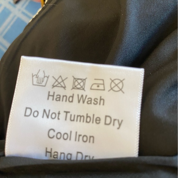 Kourt Tela Matching Skirt and Crop Top Silver Gray Black Floral Design M - Picture 12 of 15